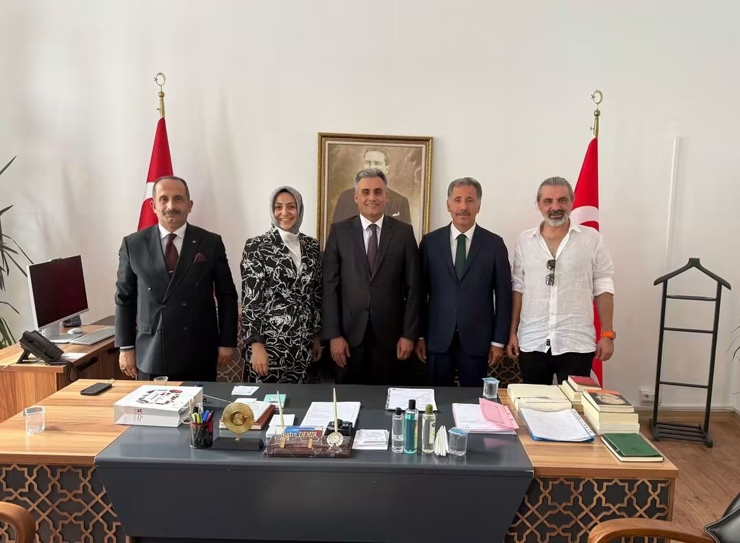 Ankara Çankaya İlçe Milli Eğitim Müdürü Aydın DEMİR Beyefendiye Bi Çay olarak misafir olduk.  Nazik kabulleri ve misafirperverliği için teşekkür ediyoruz.